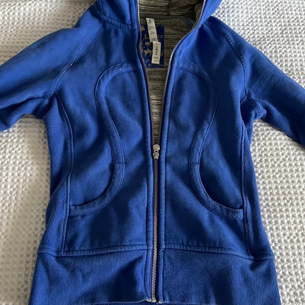 Special edition Lululemon blue scuba jacket. Like new, good condition m